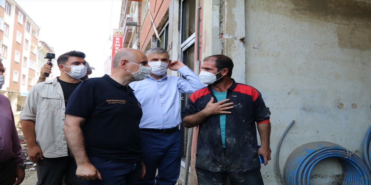 Bakan Karaismailoğlu, Kastamonu'da sel bölgesinde incelemelerde bulundu
