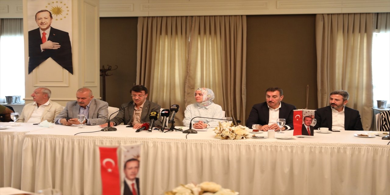 AK Parti heyeti Van'da selden etkilenen vatandaşları ziyaret etti: