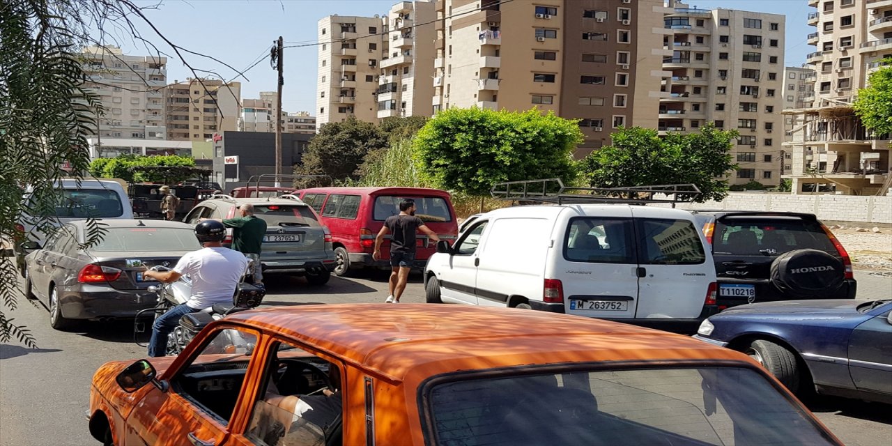 Lübnan'da yüzde 66'nın üzerindeki zamlar akaryakıt krizini çözemedi