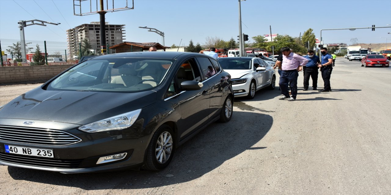 Kırıkkale'de zincirleme trafik kazası: 4 yaralı