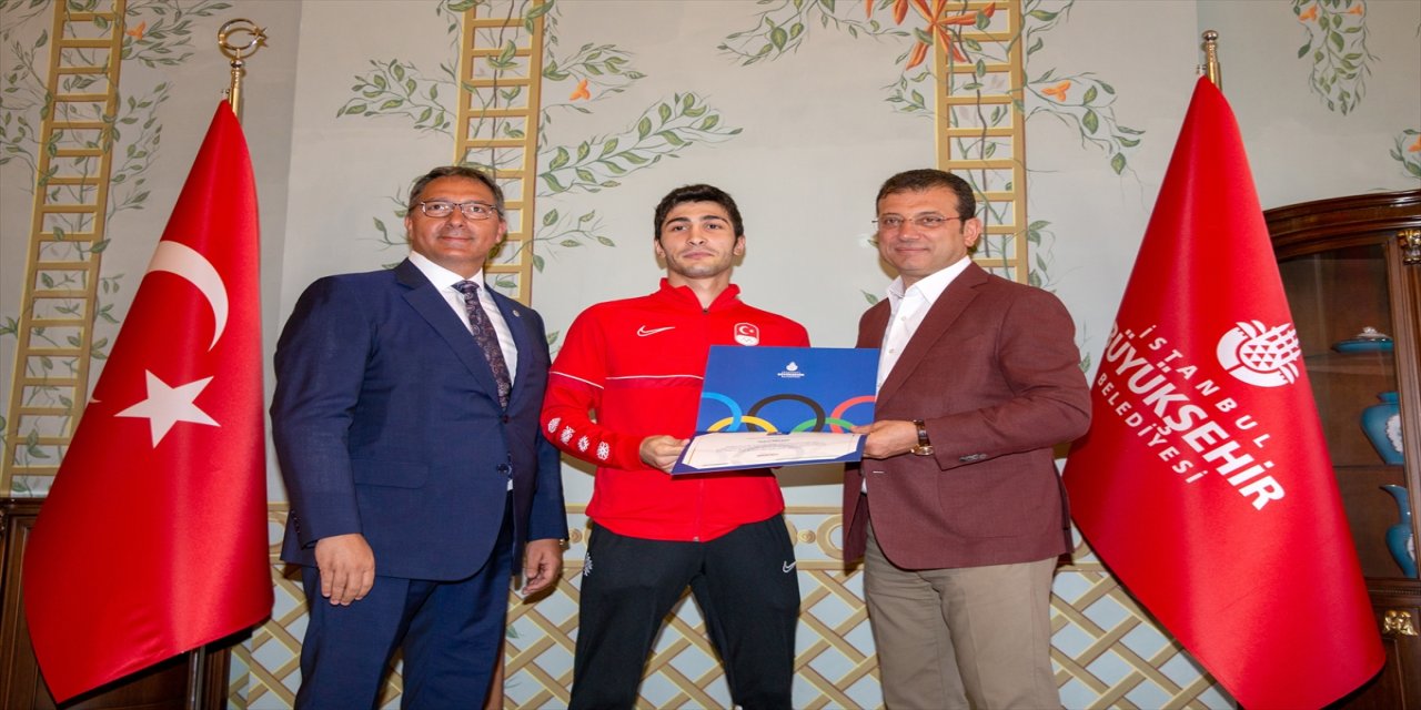 İBB Başkanı İmamoğlu, Tokyo 2020'ye katılan sporcularıyla bir araya geldi