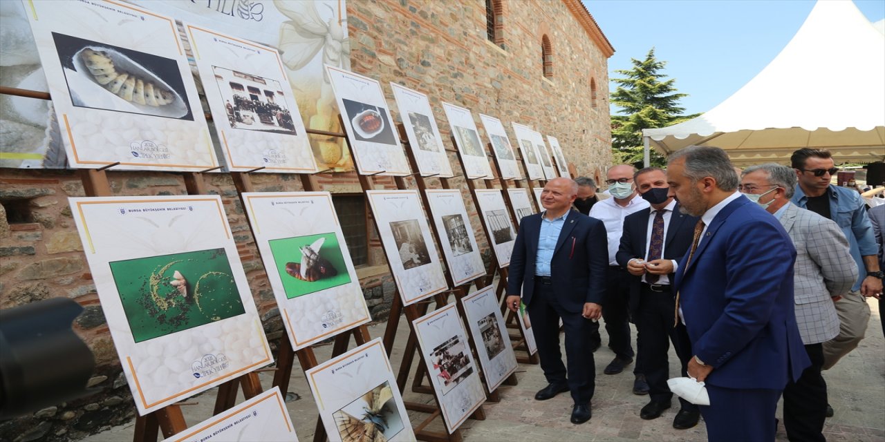 Bursa'daki 6 asırlık Koza Han'da temsili koza mezadı yapıldı