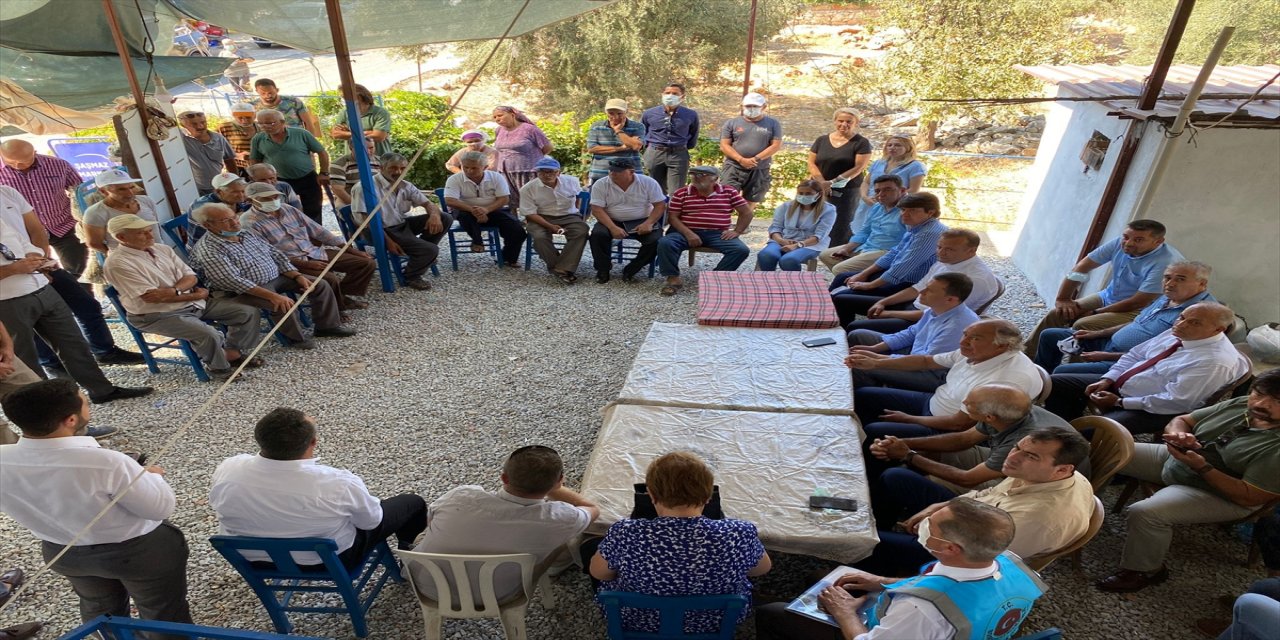 AK Parti Genel Sekreteri Fatih Şahin, Bodrum'da yangından zarar gören mahalleleri ziyaret etti