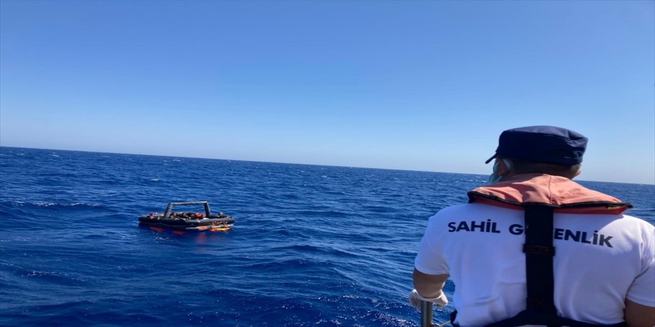 Muğla'da 39 düzensiz göçmen kurtarıldı