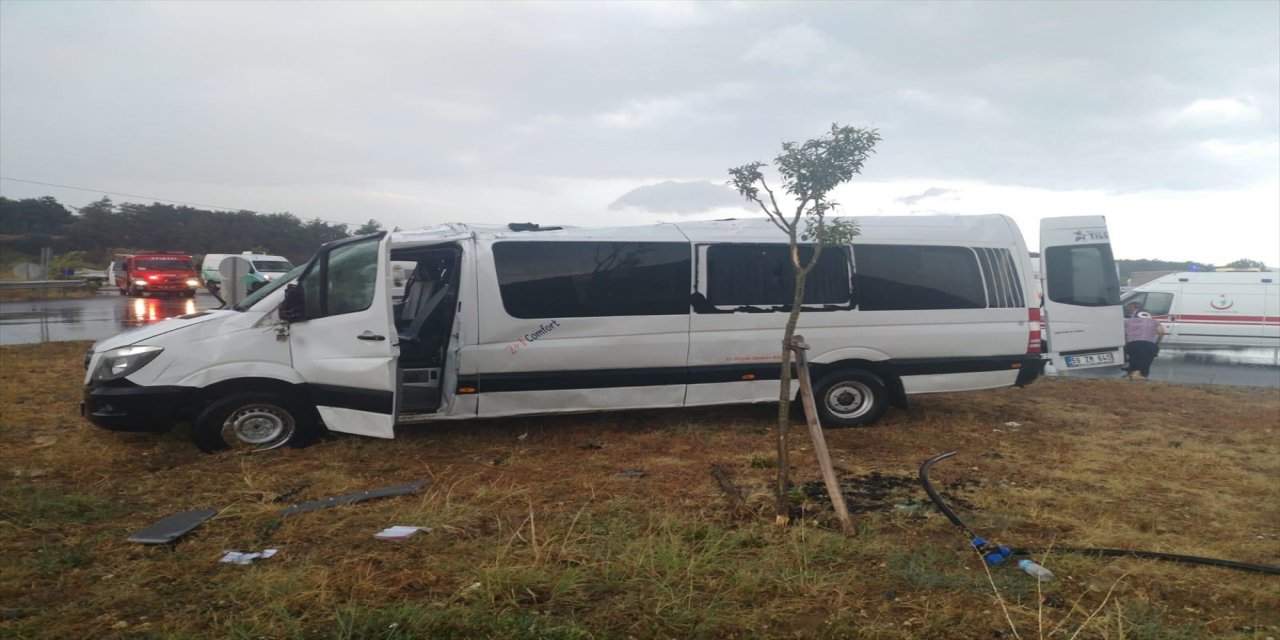 Edirne'de minibüs devrildi: 8 yaralı