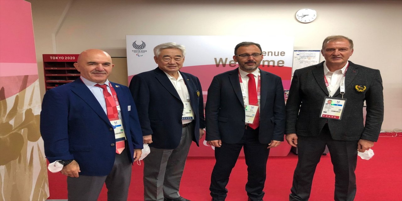 Bakan Kasapoğlu, Dünya Tekvando Federasyonu Başkanı Choue ile bir araya geldi