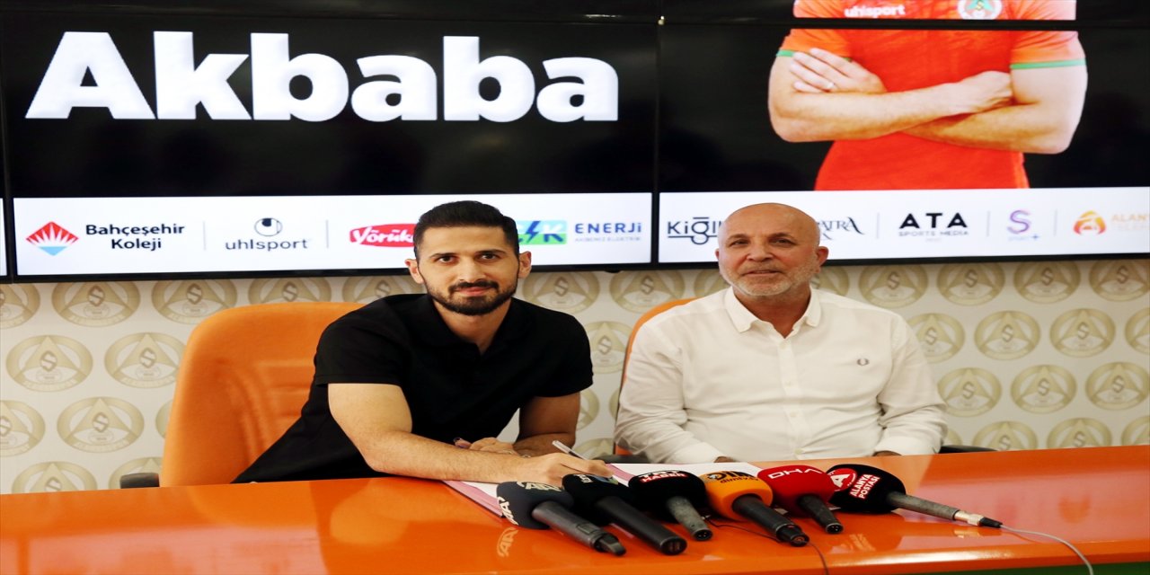 Alanyaspor, Emre Akbaba'yı Galatasaray'dan bir yıllığına kiraladı