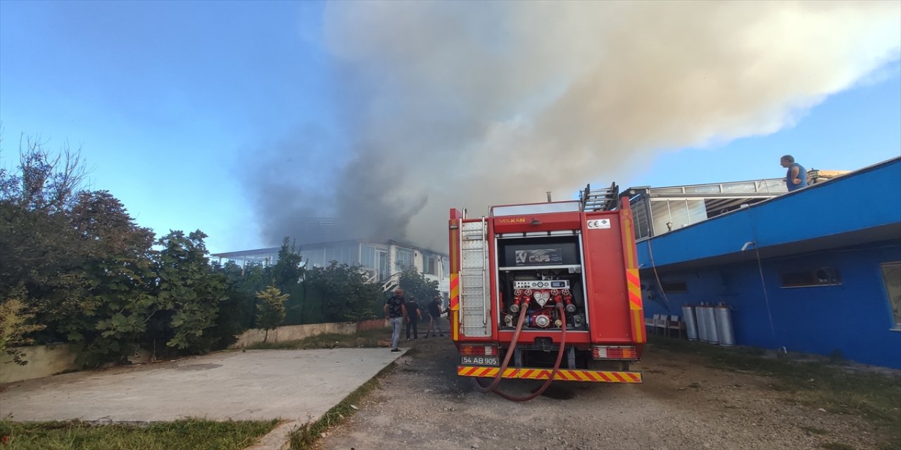 Sakarya'da restoran yanarak kullanılamaz hale geldi