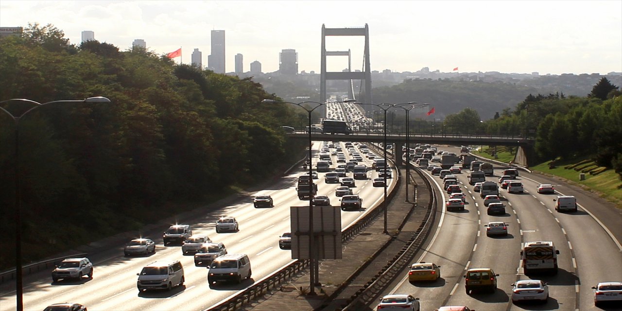 İstanbul'da akşam saatlerinde trafikte yoğunluk yaşanıyor