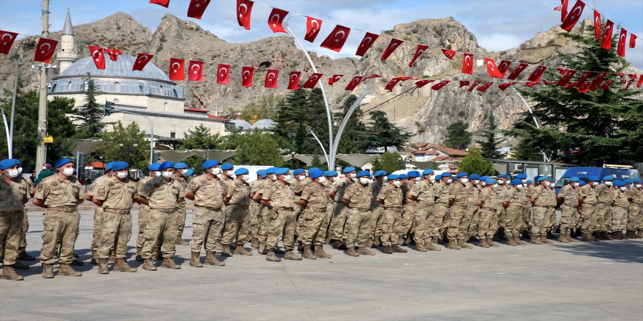 Karadeniz'de sel bölgesindeki çalışmalara Tokat'tan katılan 350 kişiye teşekkür belgesi