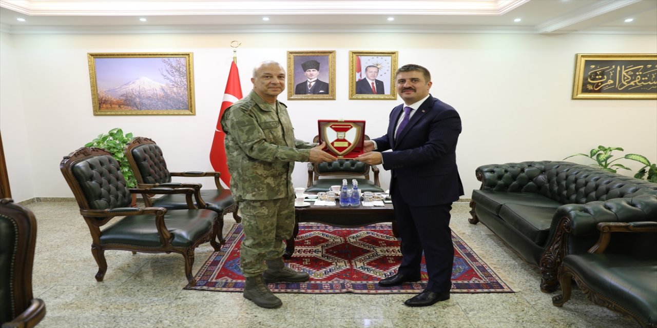 3. Ordu Komutanı Korgeneral Türkgenci, Iğdır Valiliğini ziyaret etti