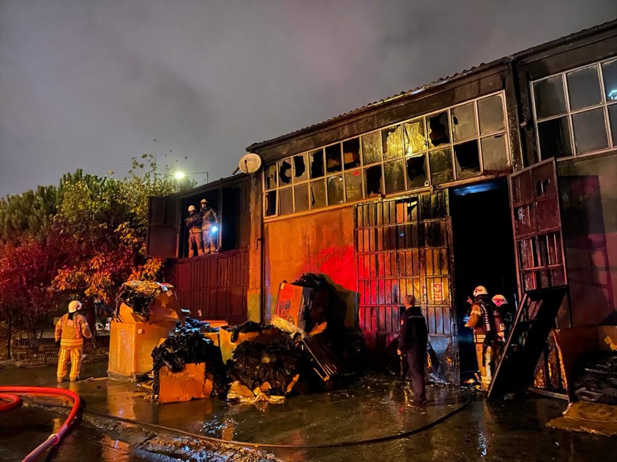 Ümraniye'deki Dudullu Organize Sanayi Bölgesi'nde yangın