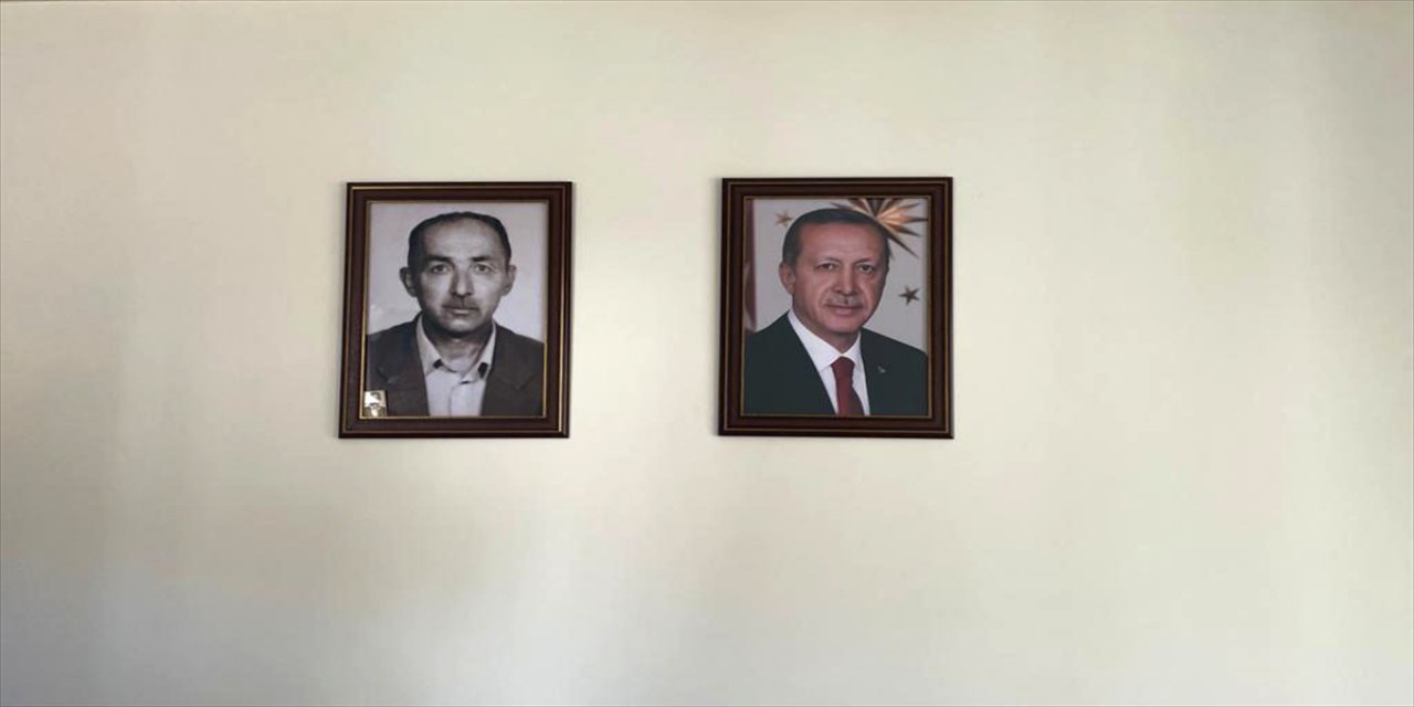 Muğla'da yangın mağduru kadına babasına benzettiği Cumhurbaşkanı Erdoğan'ın fotoğrafı hediye edildi