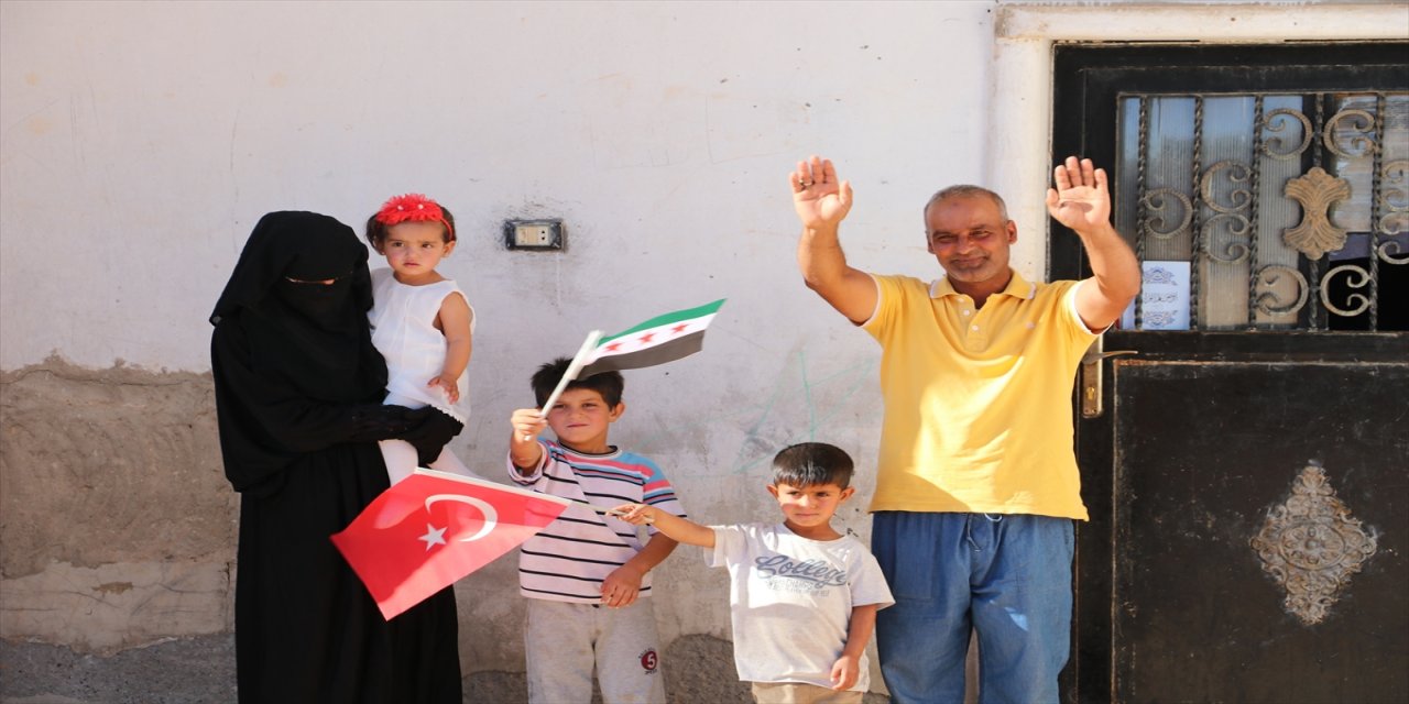 Mehmetçikten Barış Pınarı bölgesinin "Pınar" bebeğine doğum günü kutlaması