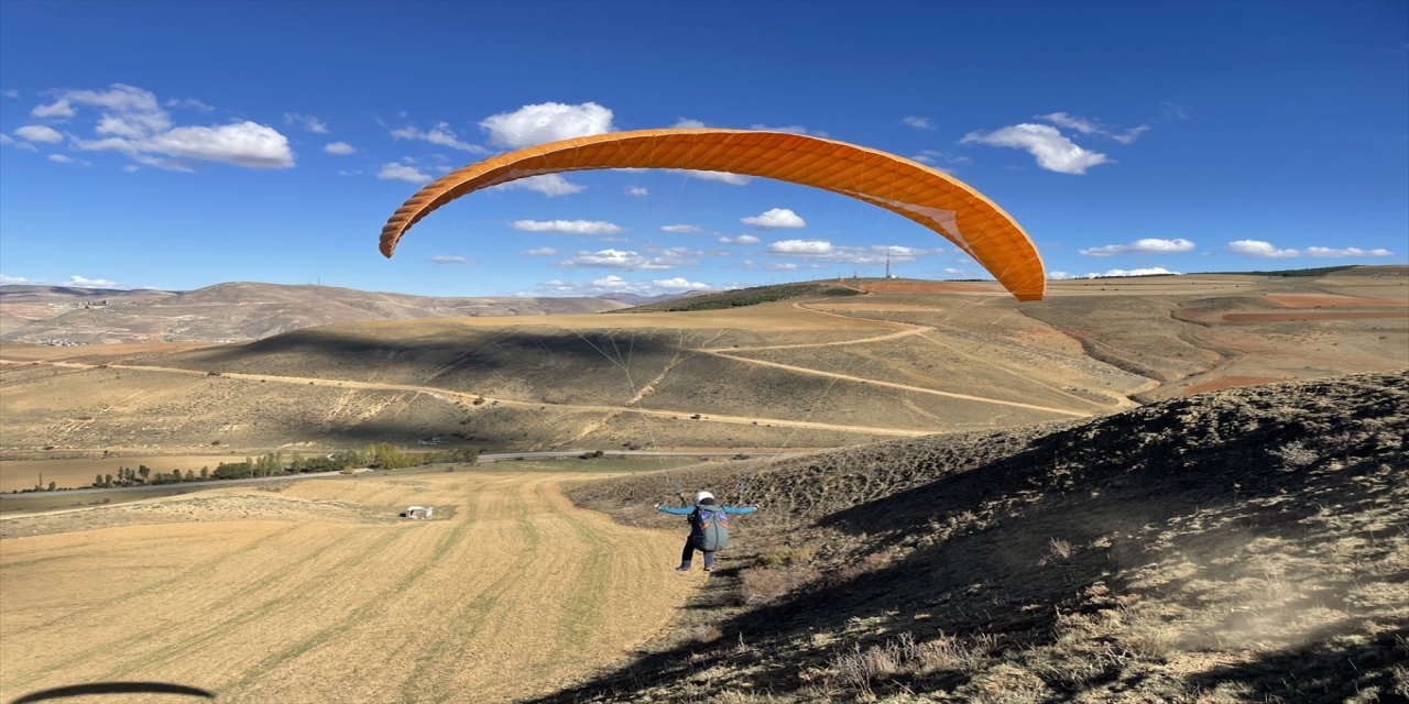 Bayburt'ta yamaç paraşütü pilotları yetiştiriliyor