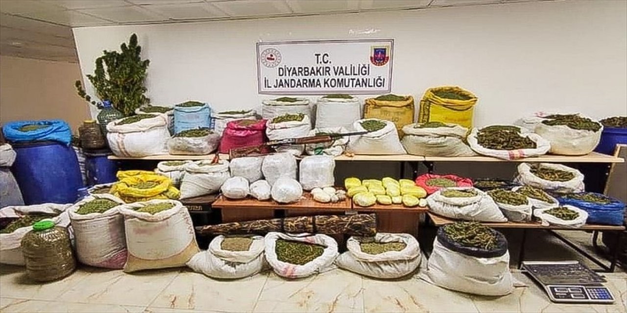 Diyarbakır'da 1 ton 723 kilogram toz esrar ele geçirildi