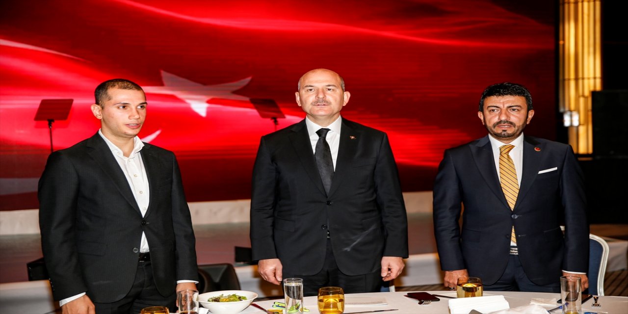 İçişleri Bakanı Soylu, Diyarbakır'da muhtarlarla buluştu