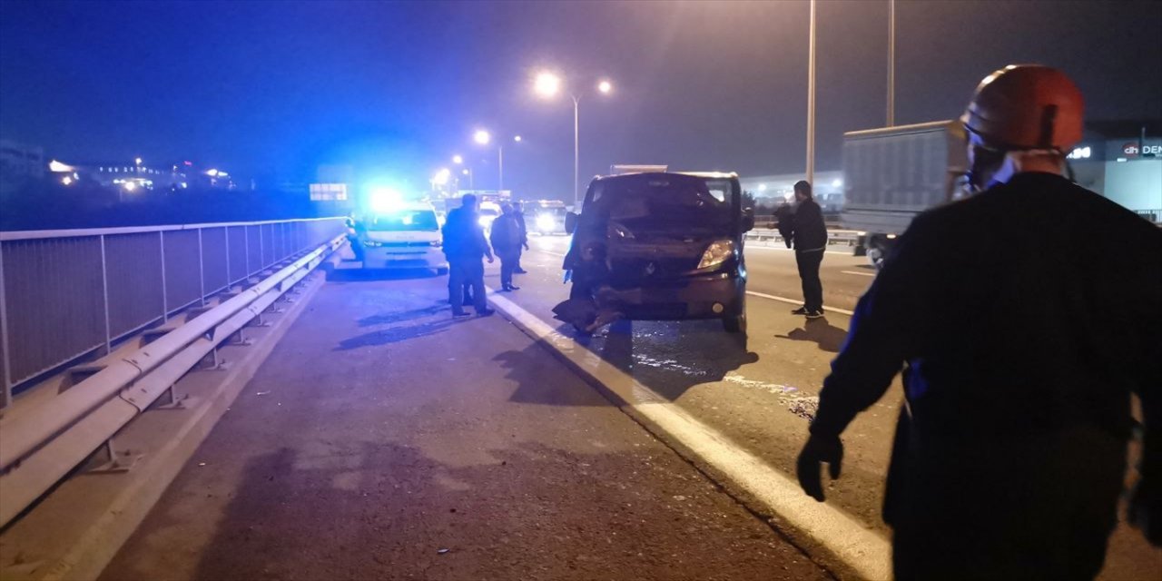 Konya'da kamyonetle çarpışan otomobildeki baba ve oğlu yaralandı