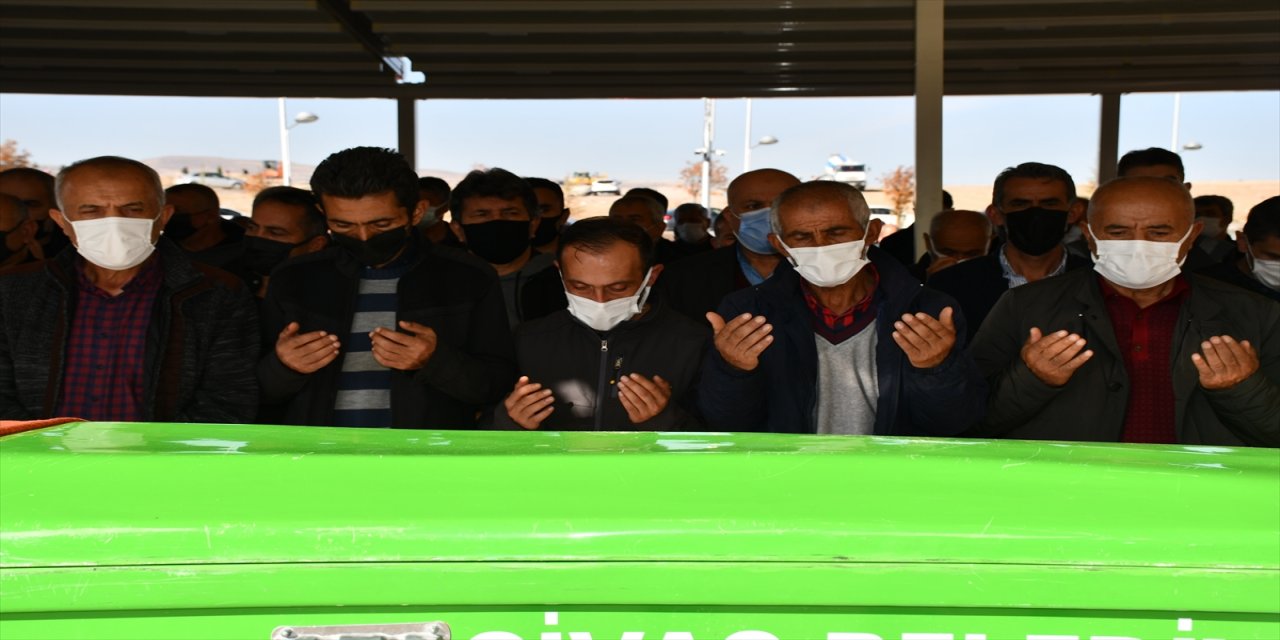 "Ozan Garip"in vefatından 3 gün sonra ölen eşinin cenazesi Sivas'ta defnedildi