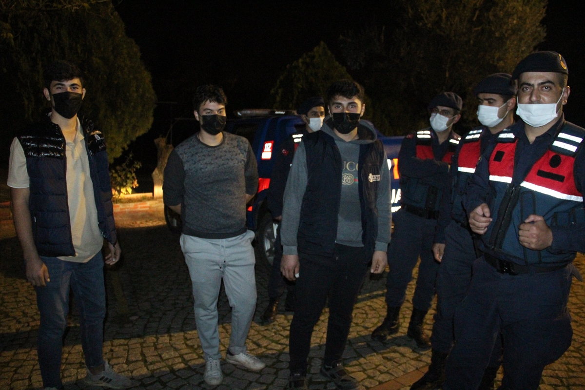 Manisa'daki Spil Dağı'nda mahsur kalan 4 kişiyi jandarma kurtardı