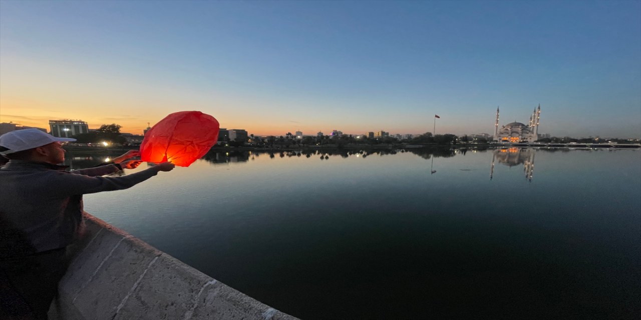 Adana'da nakil bekleyen hastalar için dilek fenerleri uçuruldu