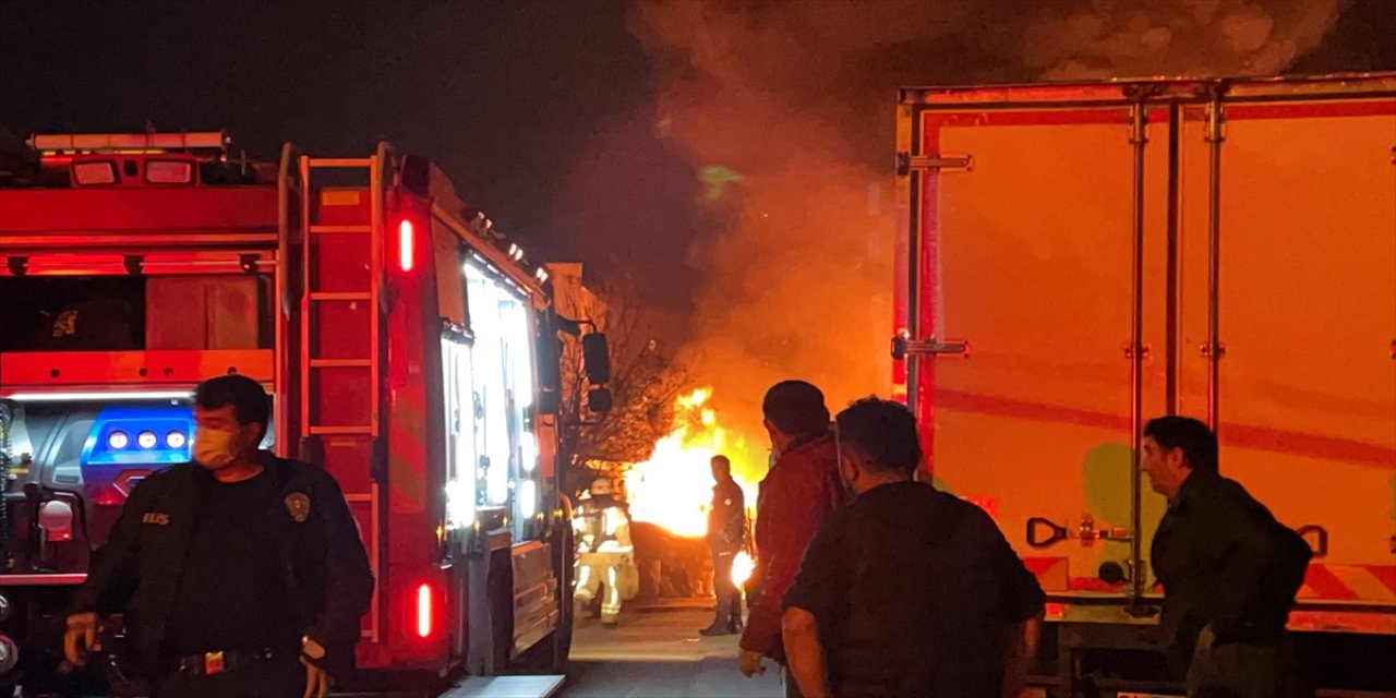 Avcılar'da bir fabrikada yangın çıktı