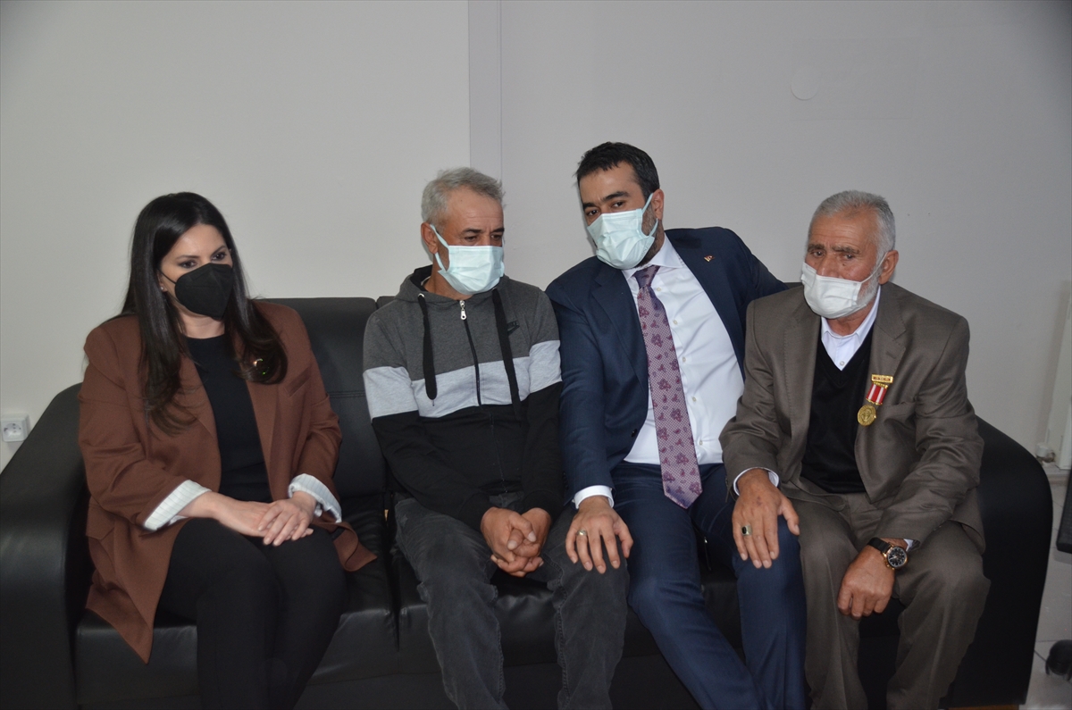 AK Parti Genel Başkan Yardımcısı Jülide Sarıeroğlu'ndan şehit kardeşine ziyaret: