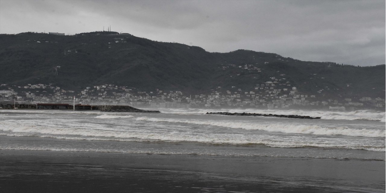 Ordu'da fırtınada balıkçı teknesi alabora oldu
