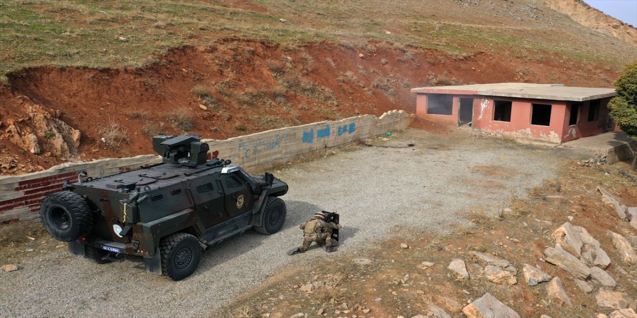 Muş'ta PÖH timlerinin tatbikatı gerçeği aratmadı