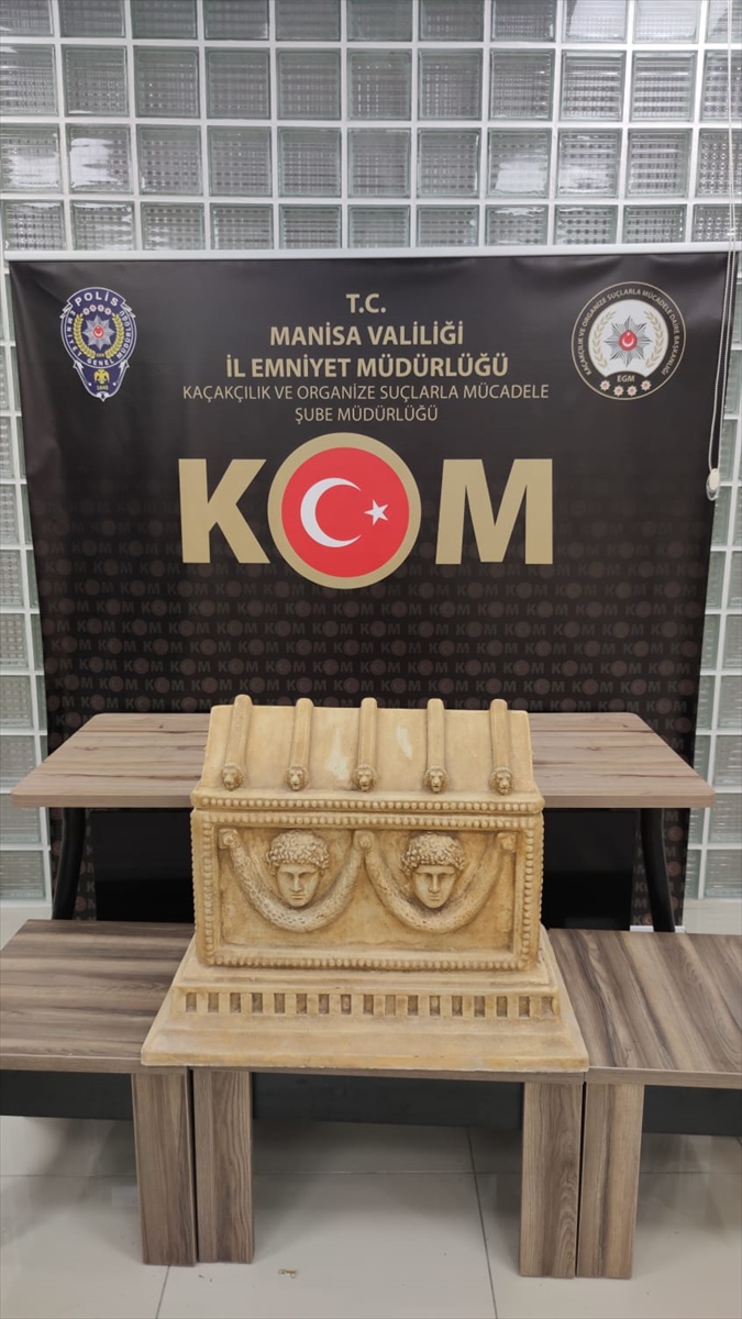 Manisa'da Roma dönemine ait lahit ele geçirildi