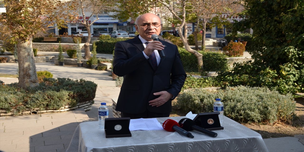 Karaman'da Yunus Emre hatıra parası tanıtıldı