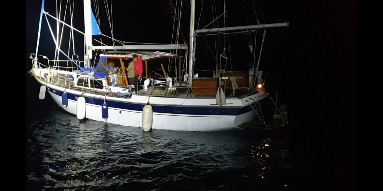 İzmir ve Aydın açıklarında geri itilen 308 düzensiz göçmen kurtarıldı