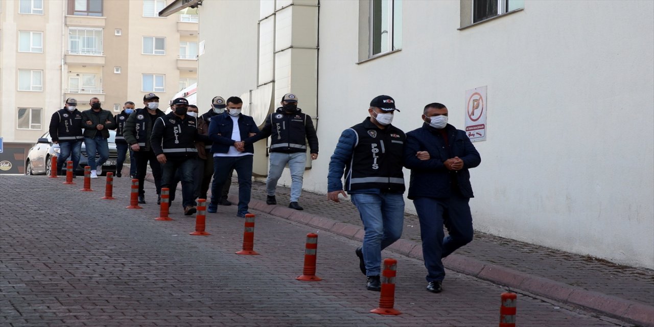 Kayseri merkezli tefeci operasyonunda yakalanan 2 zanlı tutuklandı