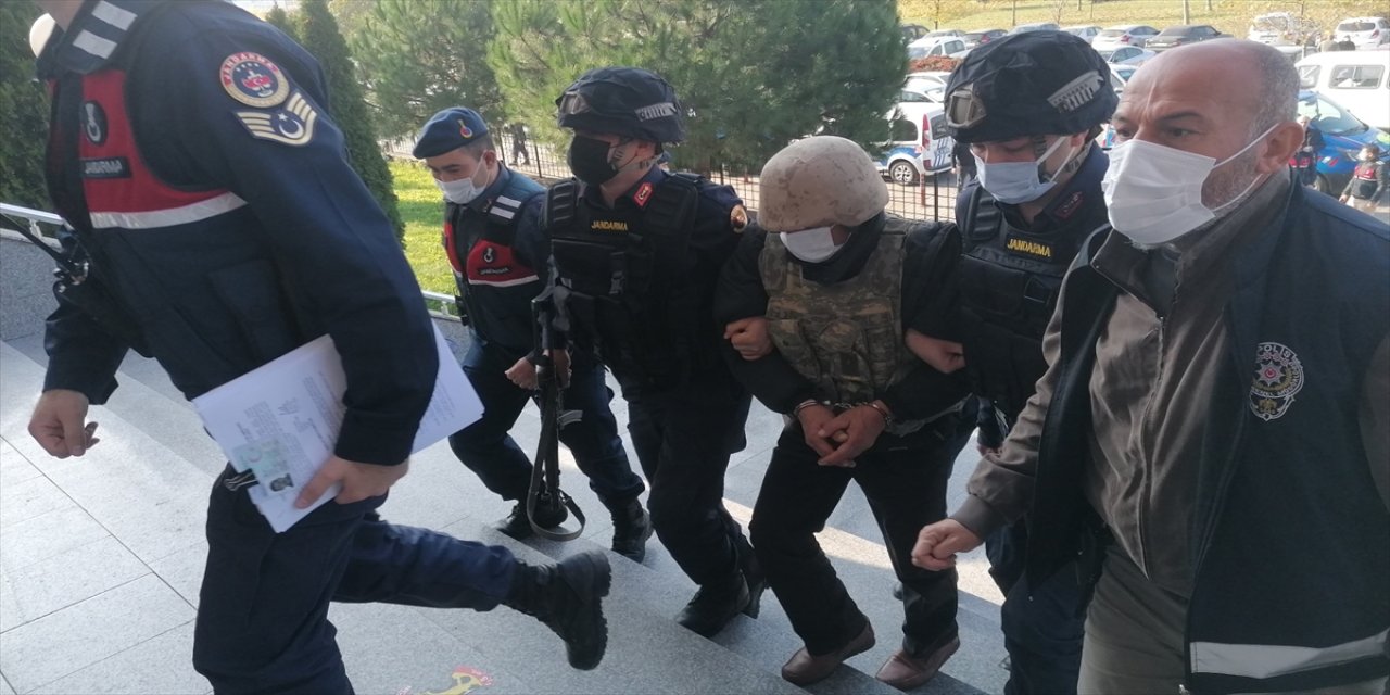 Samsun'da baba ve oğlunu silahla öldürdüğü iddia edilen zanlı tutuklandı