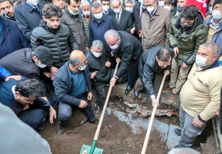  “Sezai Karakoç Üstadımızı mezara indiren 3 kişiden birisi olacağım hiç aklıma gelmezdi.”