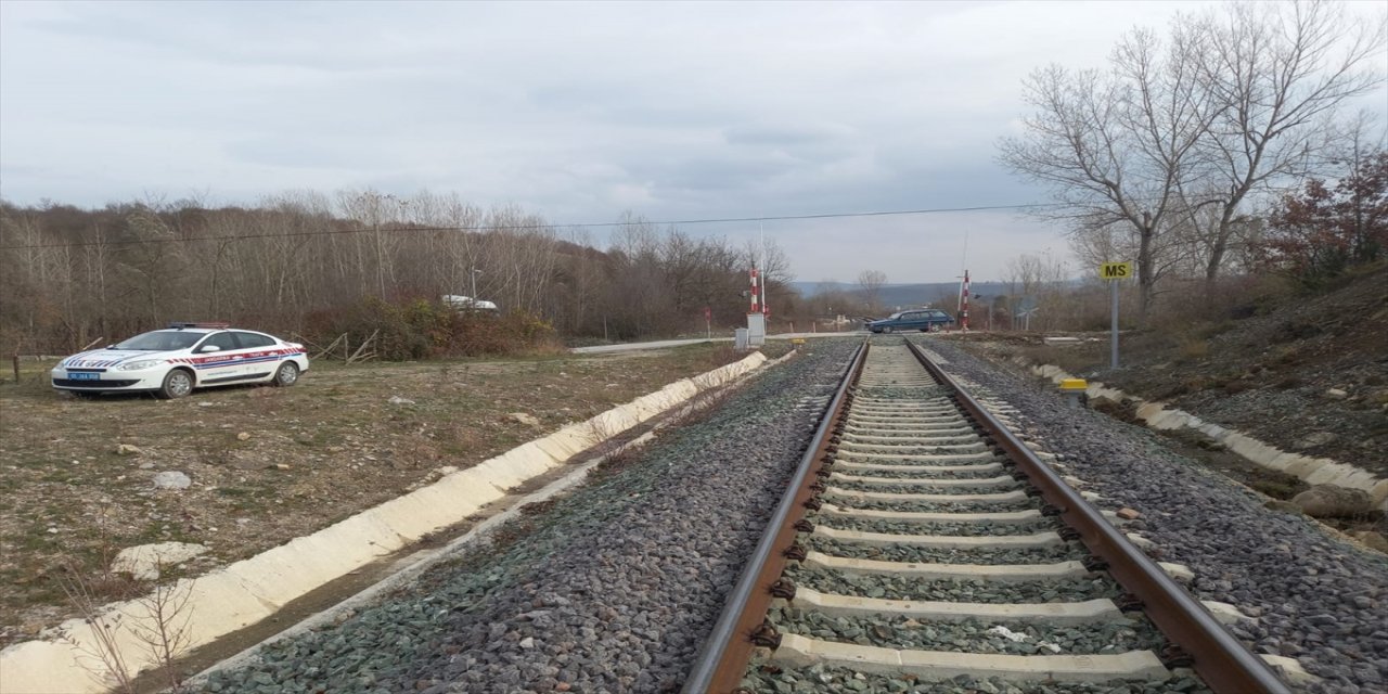 Demir yolunun geçtiği dere yatağını toprakla dolduran kişi gözaltına alındı