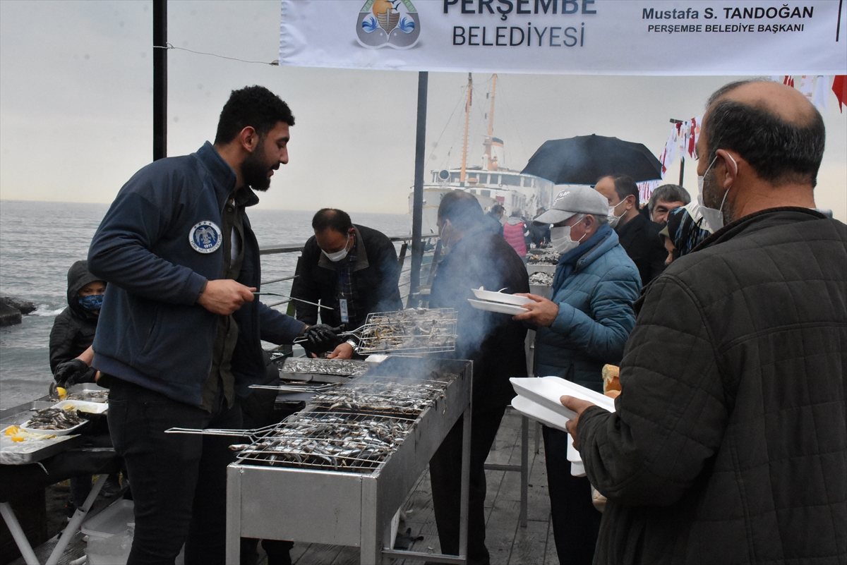 Ordu'da festivalde vatandaşlara 5 ton ızgara hamsi ikram edildi