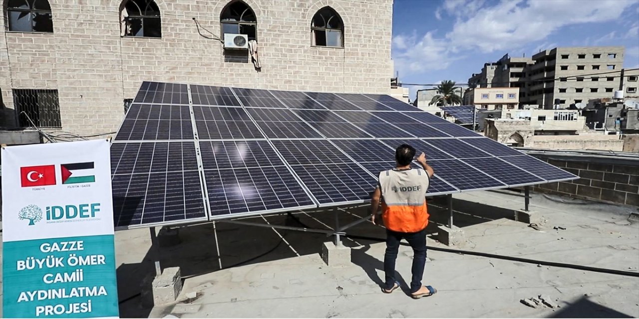 İnsana Değer Veren Dernekler Federasyonu, Gazze'deki Büyük Ömer Camii'ni aydınlattı