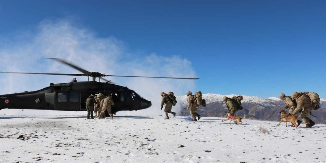 Muş'ta "Eren Kış-11 Şenyayla Operasyonu"nda mühimmat ve el yapımı patlayıcı ele geçirildi