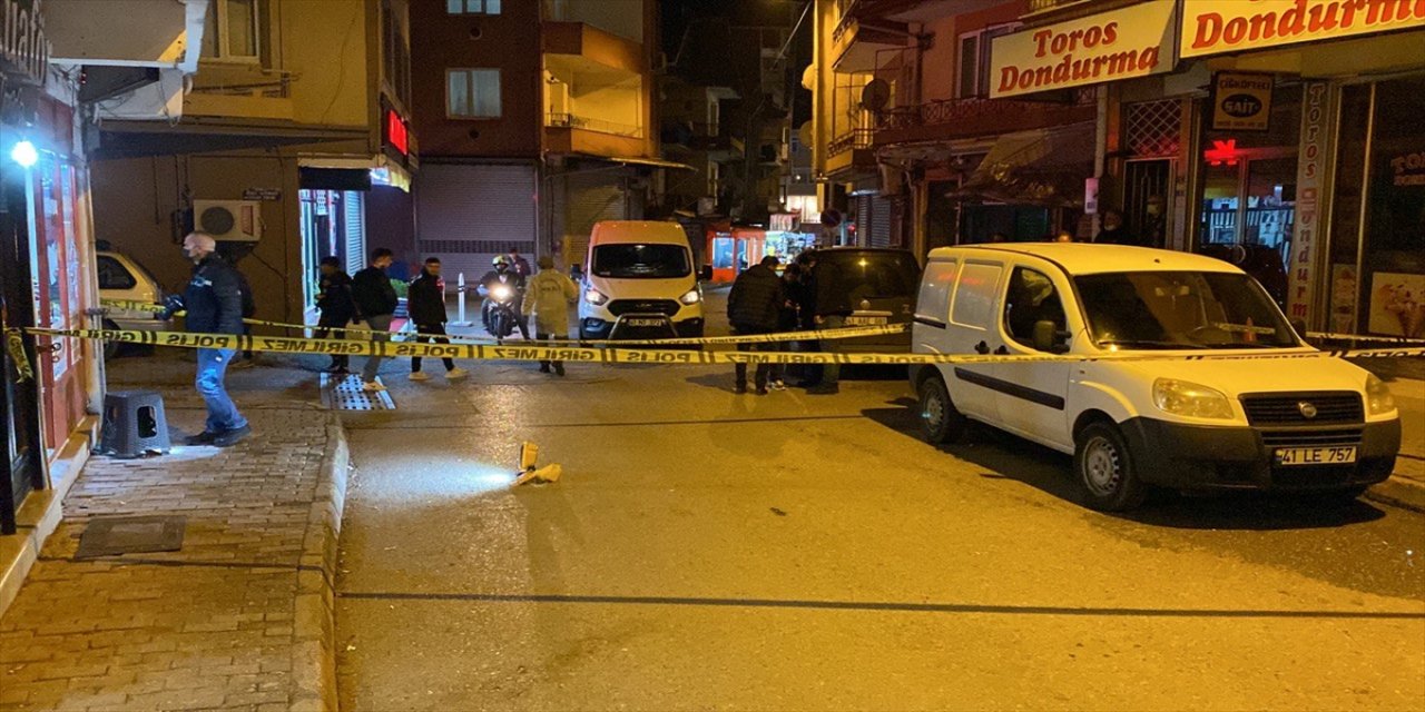 Kocaeli'de çıkan silahlı kavgada olayla ilgisi olmayan kişi yaralandı