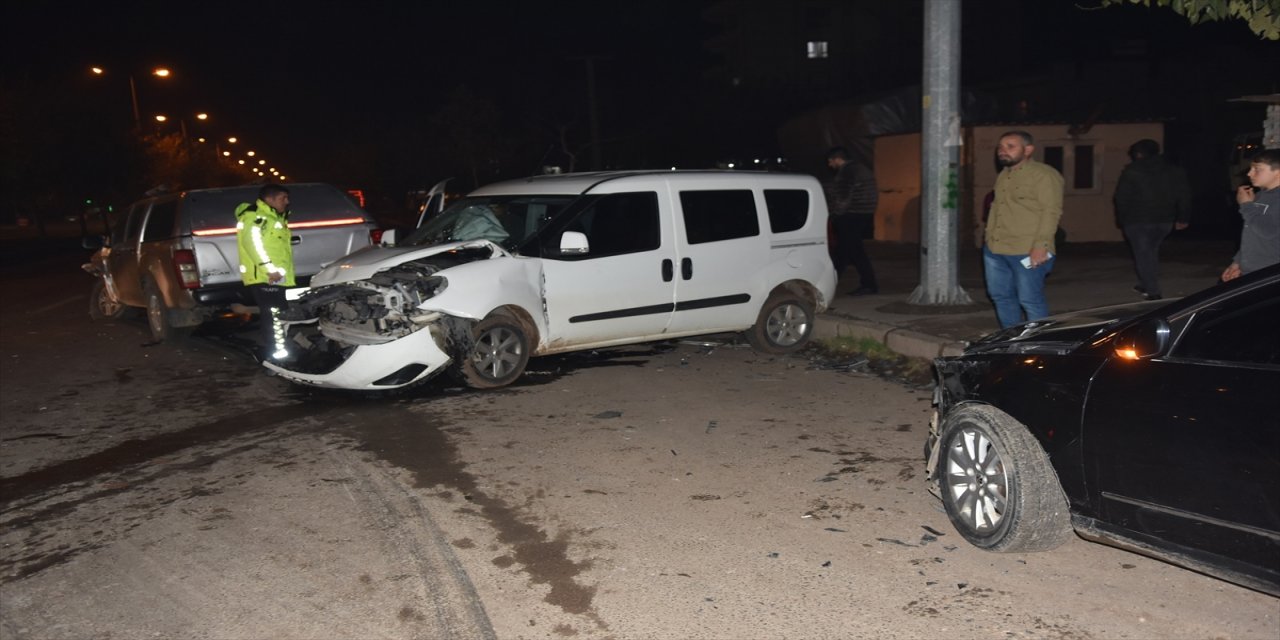 Şanlıurfa'da zincirleme trafik kazasında 5 kişi yaralandı