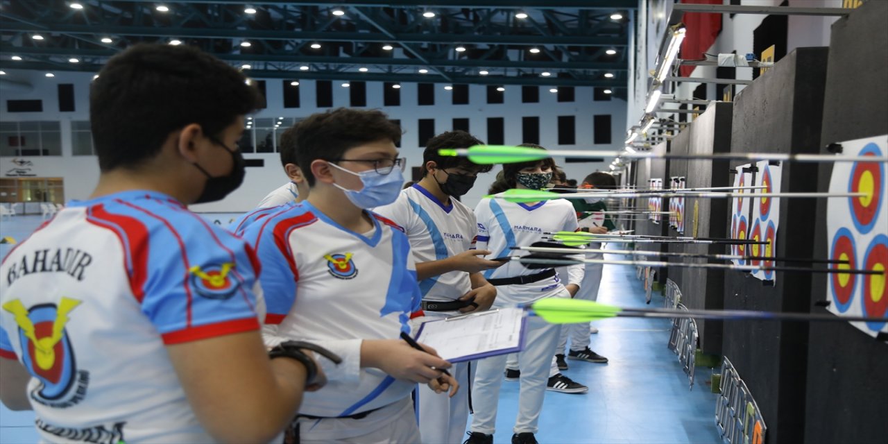 Okçulukta Yıldızlar Salon Türkiye Şampiyonası, Samsun'da sürüyor