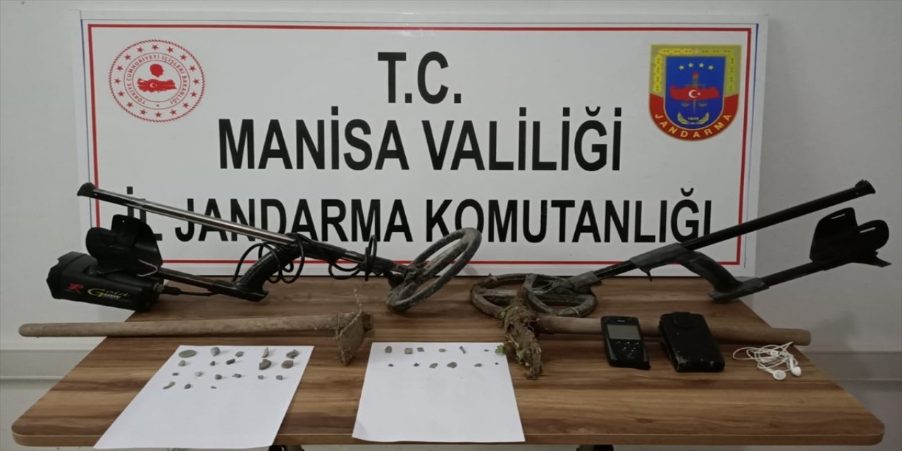Manisa'da kaçak kazı yapan 2 kişi yakalandı