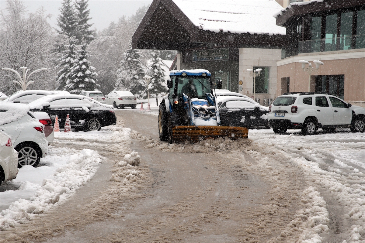 Bolu'da yoğun kar yağışı. Kalınlık Kartalkaya’da 40 santimetreyi geçti