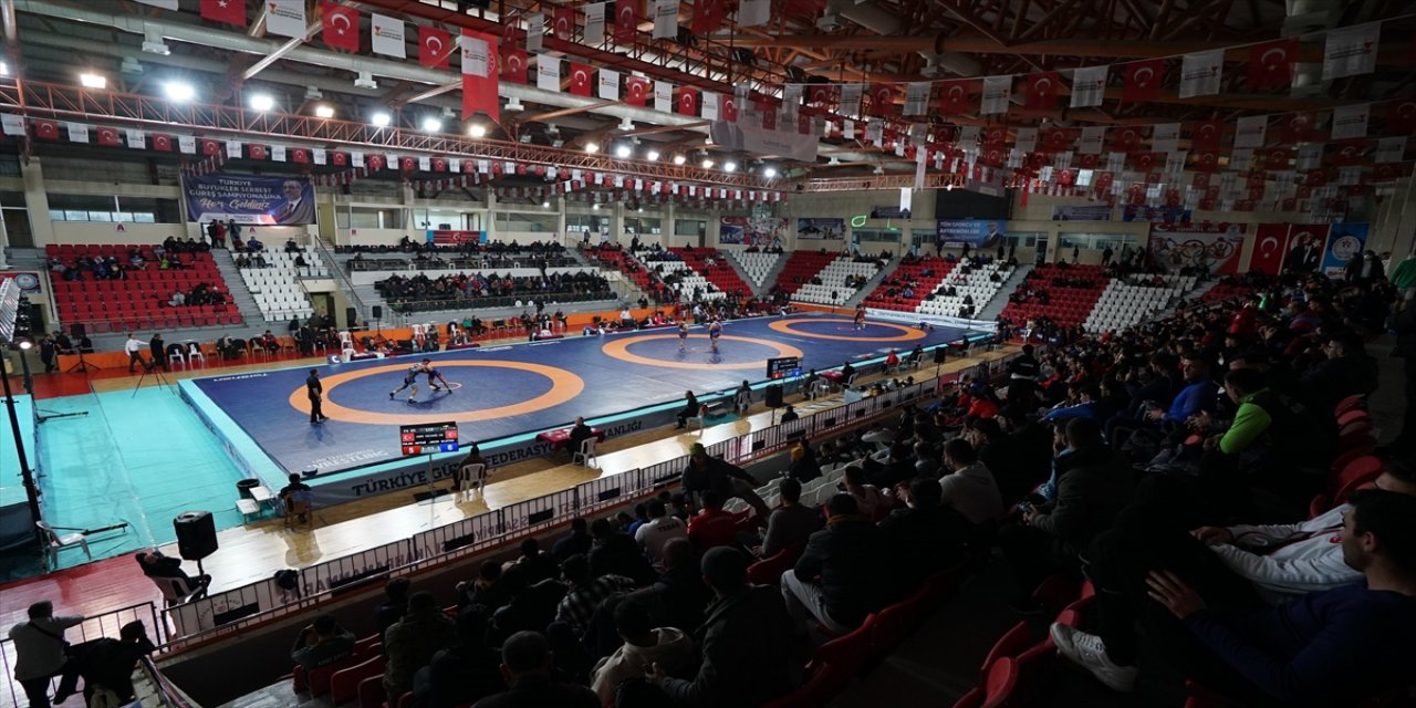 Türkiye Büyükler Serbest Güreş Şampiyonası, Kahramanmaraş'ta başladı