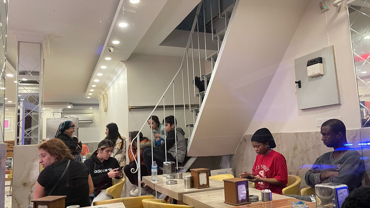 Beyoğlu’ndaki bir binada çıkan yangın söndürüldü