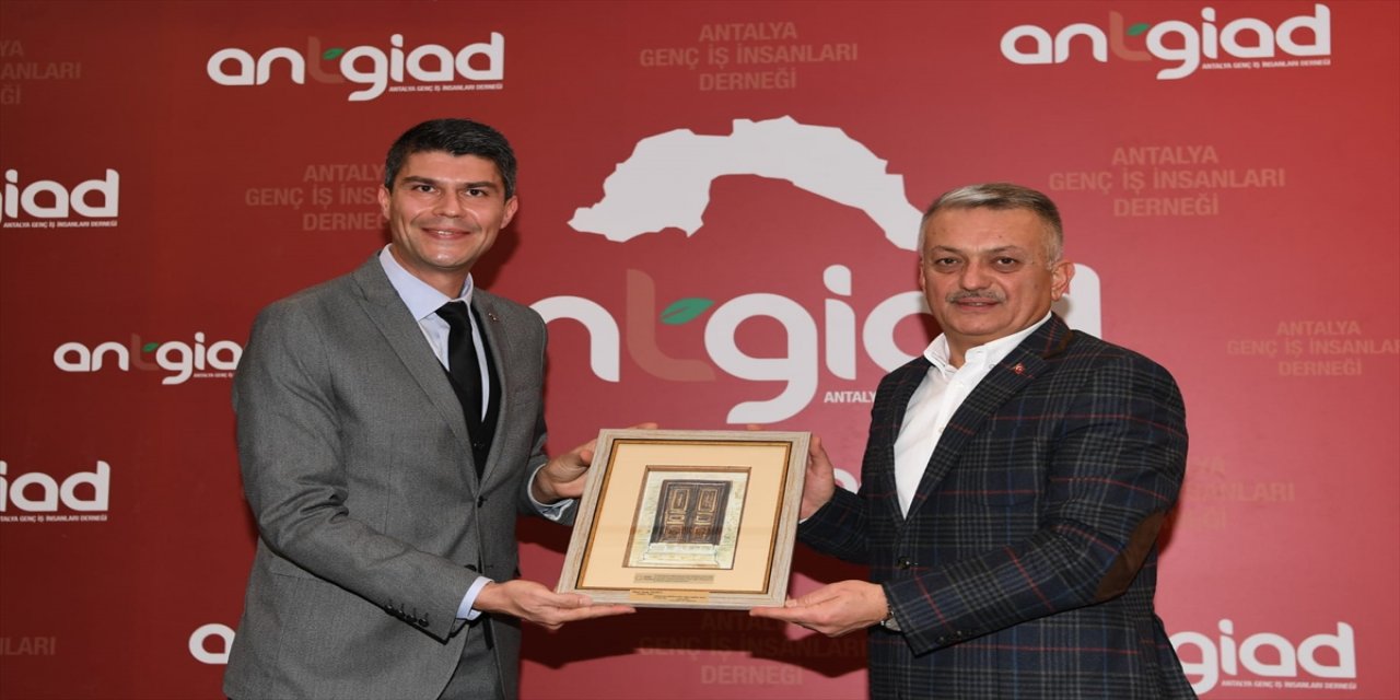 Antalya'da 2022'de hedef 15,6 milyon turisti aşmak