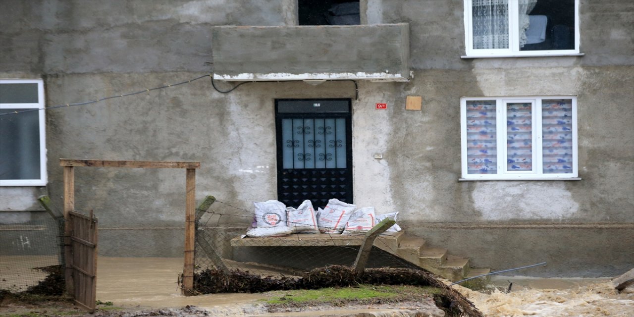 Kırklareli'de taşkın nedeniyle evlerinde mahsur kalanlar AFAD ekiplerince kurtarıldı