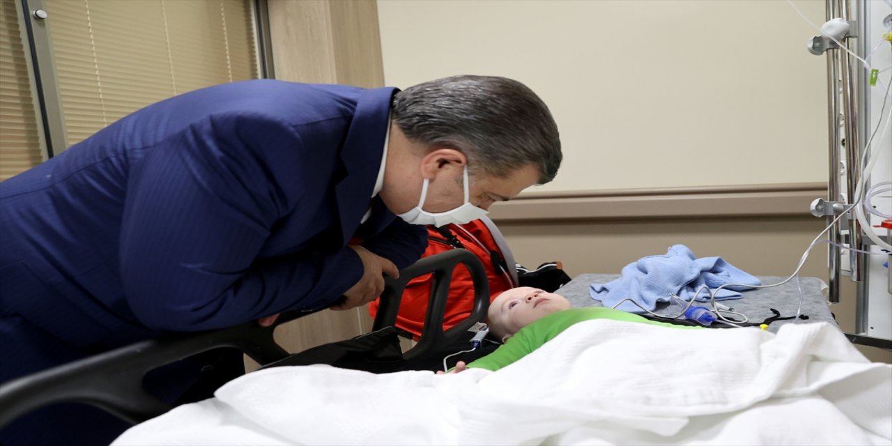 Sağlık Bakanı Koca İstanbul'daki hastaneleri ziyaret etti