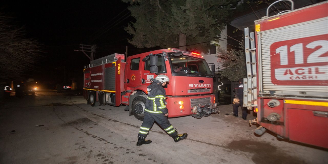 Hatay'da yangın çıkan ev kullanılamaz hale geldi